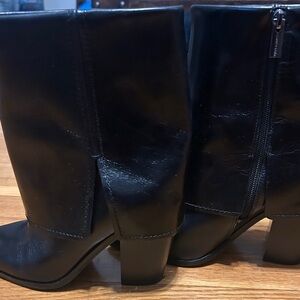 VINCE CAMUTO ALOLISON BOOT (never worn-)Black Leather Women's Boot
